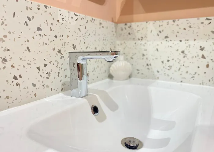 Apartman La Petite Oasis - Pour 2pers - 2km Du Centre Juno Et Du Debarquement - 10min A Pieds Du Centre & De La - Balcon - Exposition Sud - Stationnement & Wifi Gratuits *