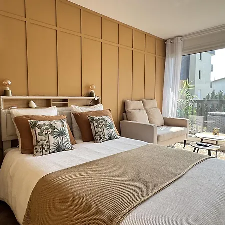 La Petite Oasis- Ideal Couple - Calme - Balcon Sud - Lumineux - 10min Du Centre & - Proche Centre Juno - Wifi Apartment