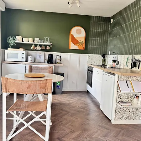 Apartment La Petite Oasis- Ideal Couple - Calme - Balcon Sud - Lumineux - 10min Du Centre & - Proche Centre Juno - Wifi *