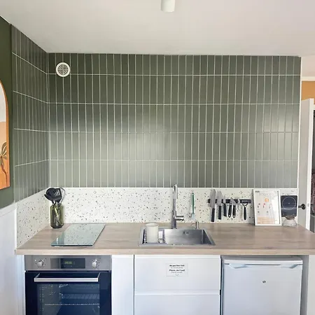 Apartment La Petite Oasis- Ideal Couple - Calme - Balcon Sud - Lumineux - 10min Du Centre & - Proche Centre Juno - Wifi Courseulles-sur-Mer