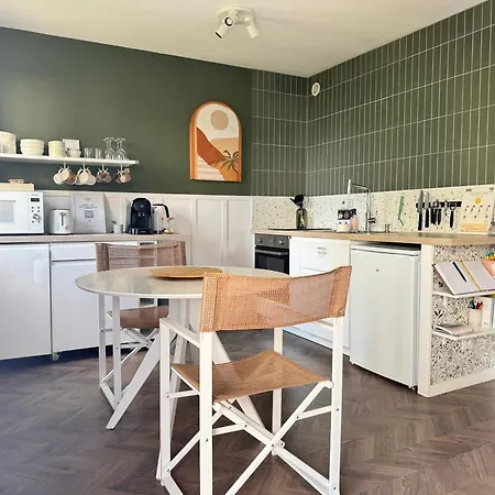 Apartment La Petite Oasis- Ideal Couple - Calme - Balcon Sud - Lumineux - 10min Du Centre & - Proche Centre Juno - Wifi