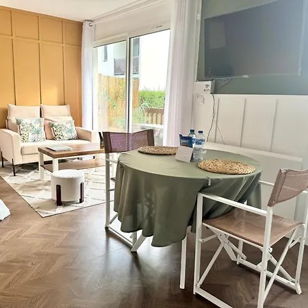 La Petite Oasis - Pour 2pers - 2km Du Centre Juno Et Du Debarquement - 10min A Pieds Du Centre & De La - Balcon - Exposition Sud - Stationnement & Wifi Gratuits