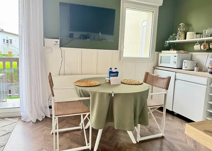 La Petite Oasis - Pour 2pers - 2km Du Centre Juno Et Du Debarquement - 10min A Pieds Du Centre & De La - Balcon - Exposition Sud - Stationnement & Wifi Gratuits *